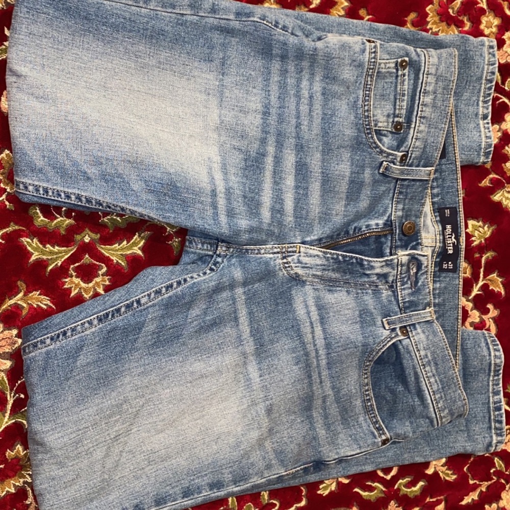 NEW - Men Hollister Blue jeans 🚶🙏🏽😎